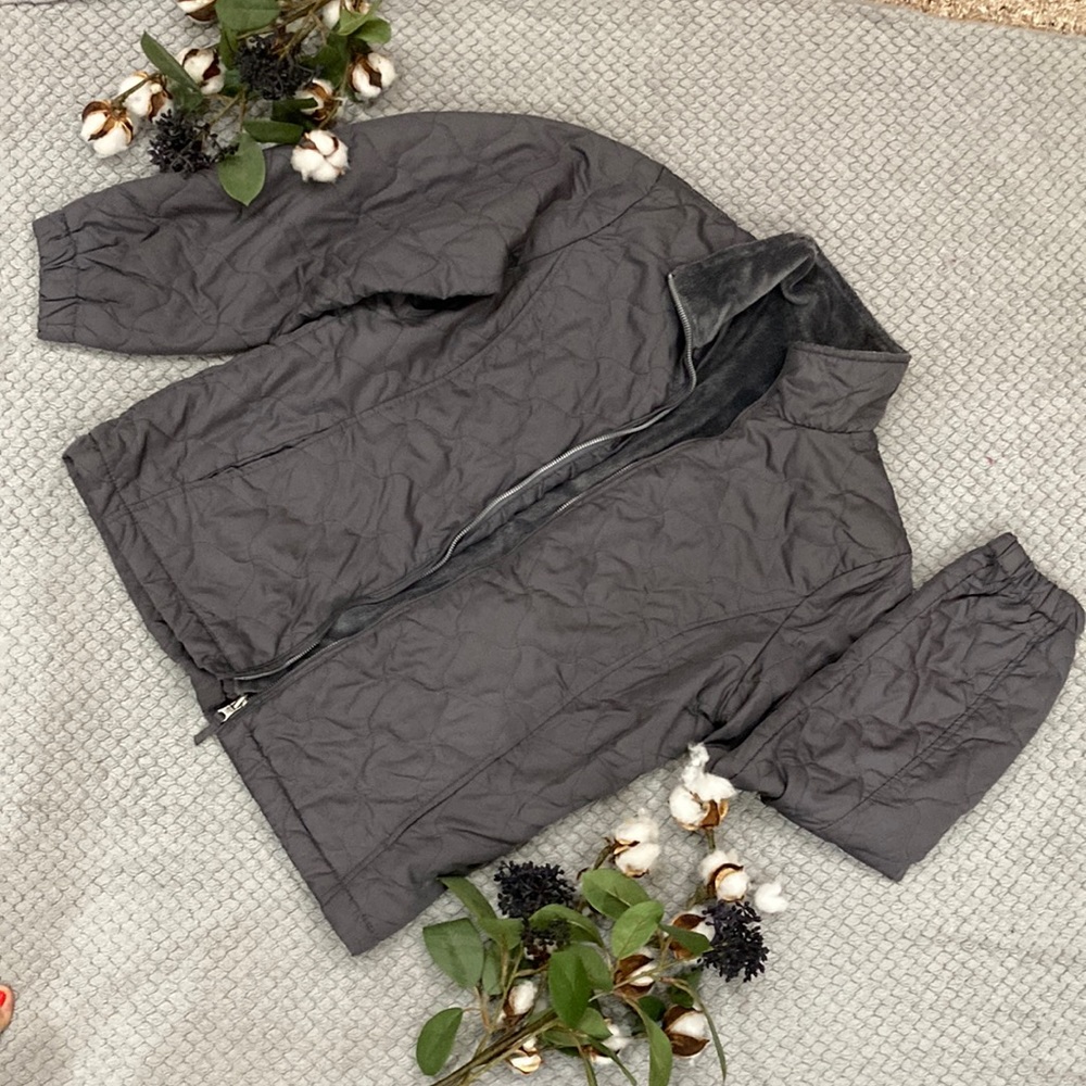 Below Zero brand fleece lined jacket. Gray. Size Large.
